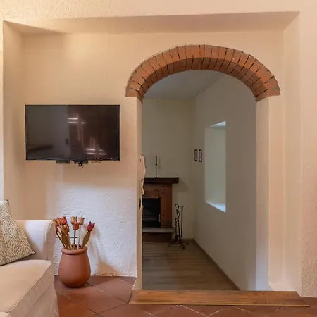 Apartment Spacious Near Orta, 8min