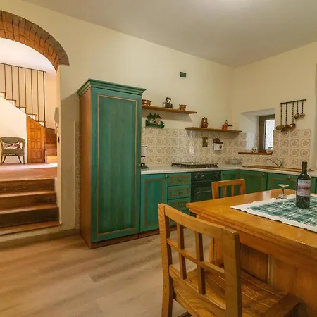 Apartment Spacious Near Orta, 8min