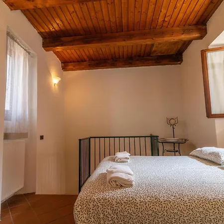 Spacious Near Orta, 8min Apartment Armeno