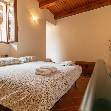 Apartment Spacious Near Orta, 8min